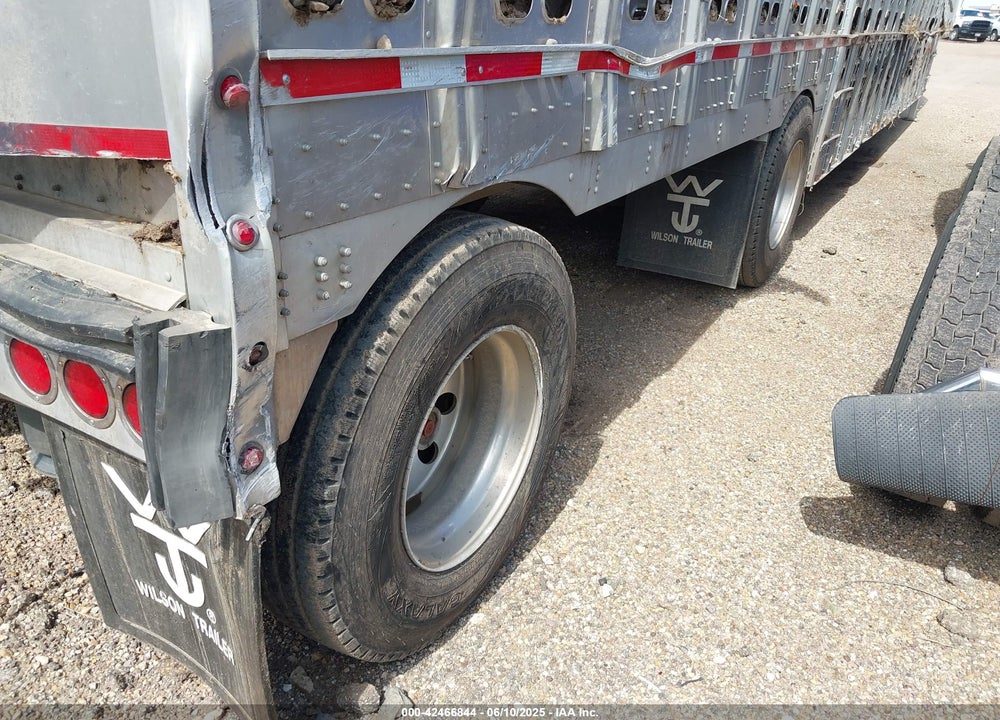 2025 WILSON TRAILER CO LIVESTOCK TRAILER VIN: 1W1K65323S5567784