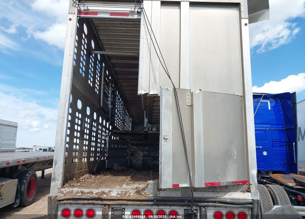 2025 WILSON TRAILER CO LIVESTOCK TRAILER VIN: 1W1K65323S5567784