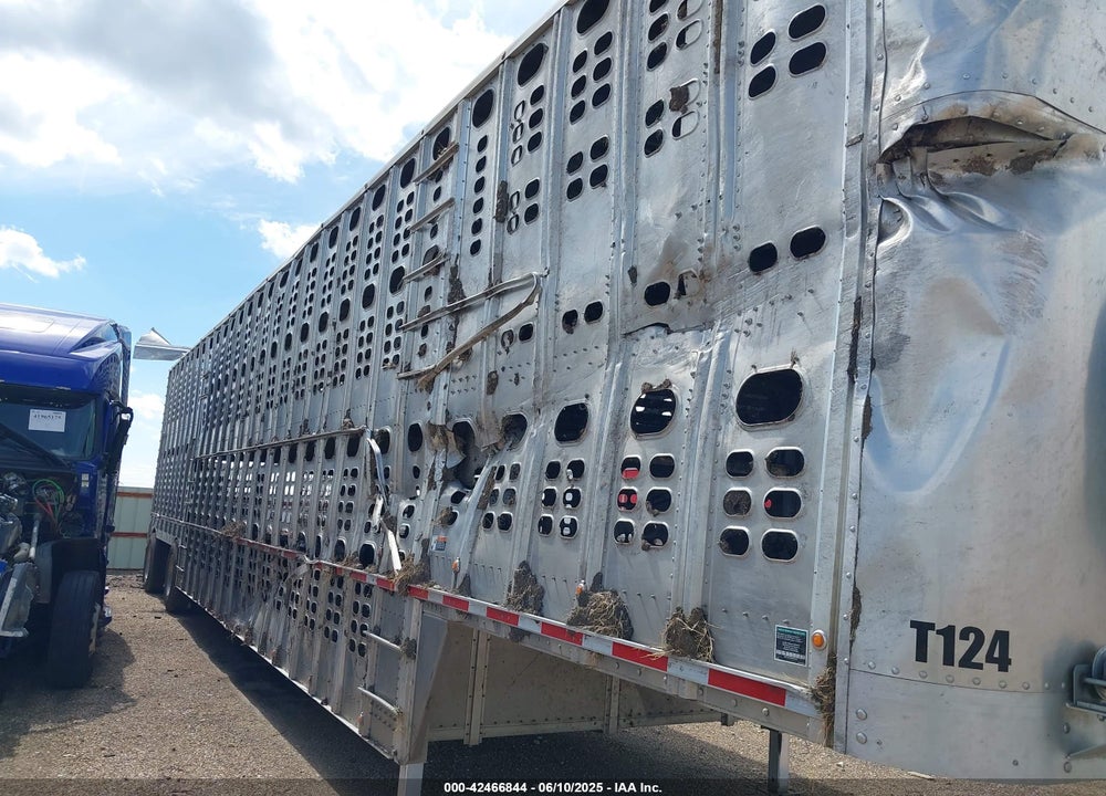 2025 WILSON TRAILER CO LIVESTOCK TRAILER VIN: 1W1K65323S5567784