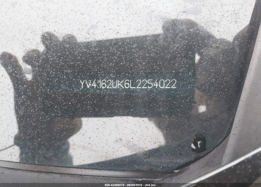 2020 VOLVO XC40 VIN: YV4162UK6L2254022