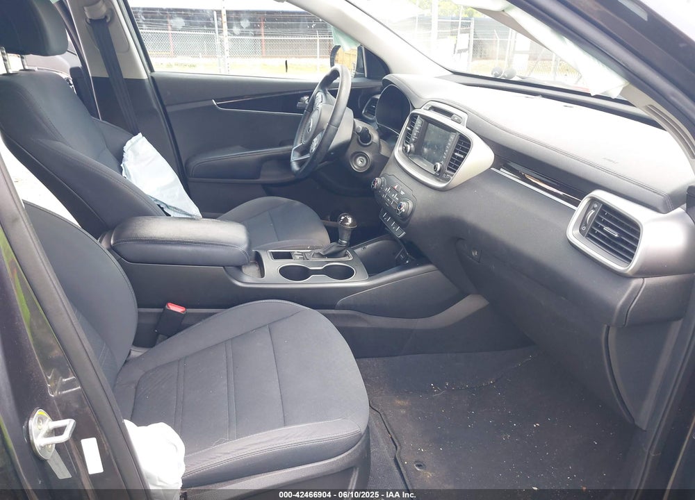 2017 KIA SORENTO VIN: 5XYPG4A38HG277009