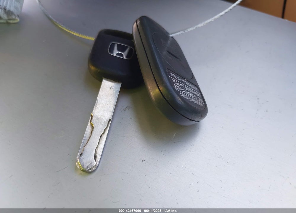 2005 HONDA CIVIC LX VIN: 2HGES16525H618482