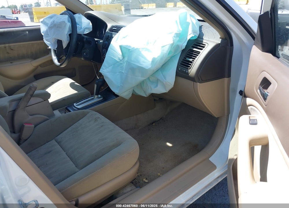 2005 HONDA CIVIC LX VIN: 2HGES16525H618482