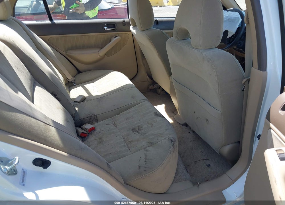 2005 HONDA CIVIC LX VIN: 2HGES16525H618482
