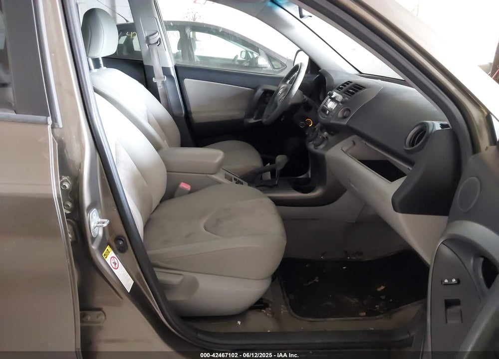2009 TOYOTA RAV4 VIN: JTMBF33V995002135