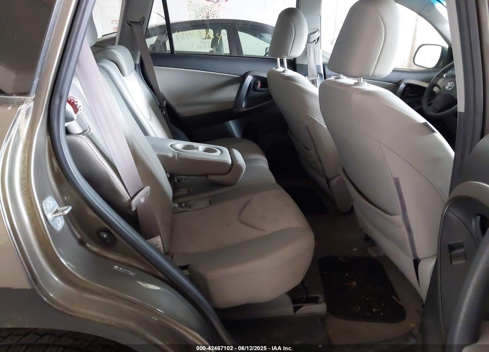 2009 TOYOTA RAV4 VIN: JTMBF33V995002135