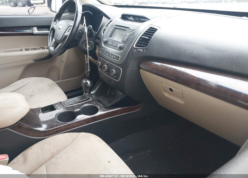 2015 KIA SORENTO VIN: 5XYKT3A64FG571319