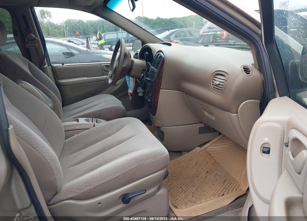 2003 CHRYSLER TOWN & COUNTRY LX VIN: 2C4GP44L13R132460