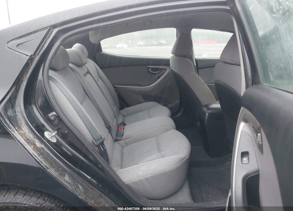 2012 HYUNDAI ELANTRA VIN: 5NPDH4AE7CH143918