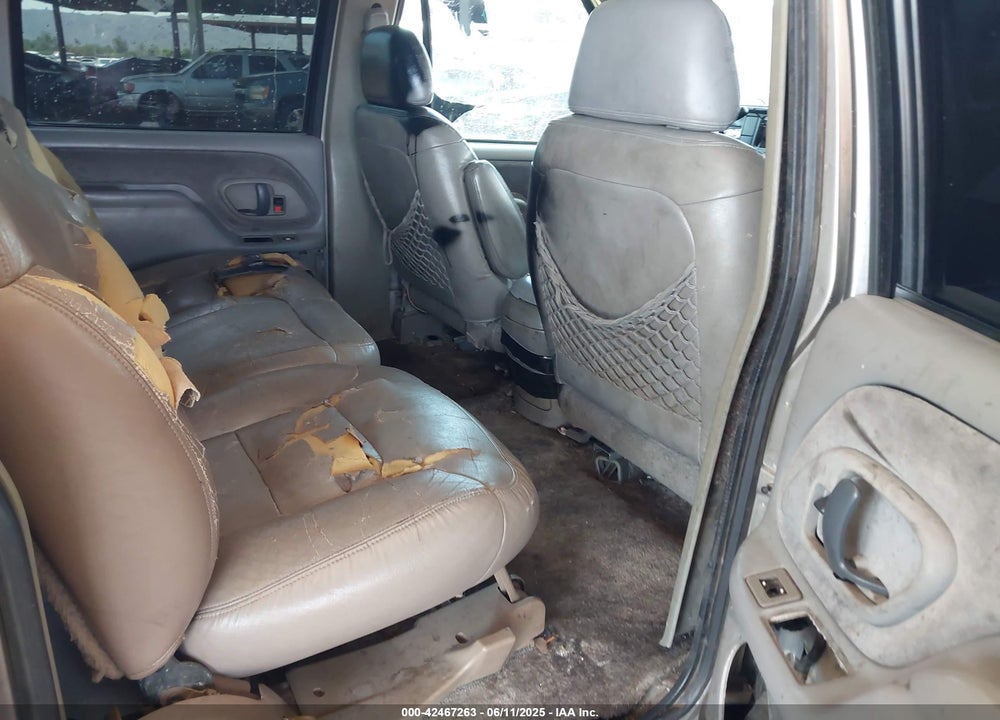 1999 GMC SUBURBAN 1500 SL VIN: 3GKFK16R8XG501843