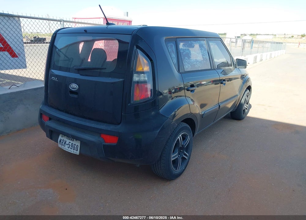 2011 KIA SOUL VIN: KNDJT2A10B7302798