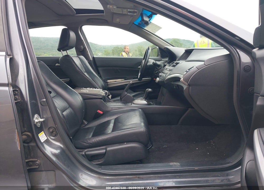 2009 HONDA ACCORD VIN: 1HGCP26819A195584