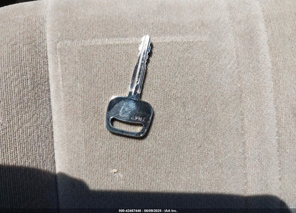 2001 TOYOTA CAMRY CE VIN: 4T1BG22K11U836730