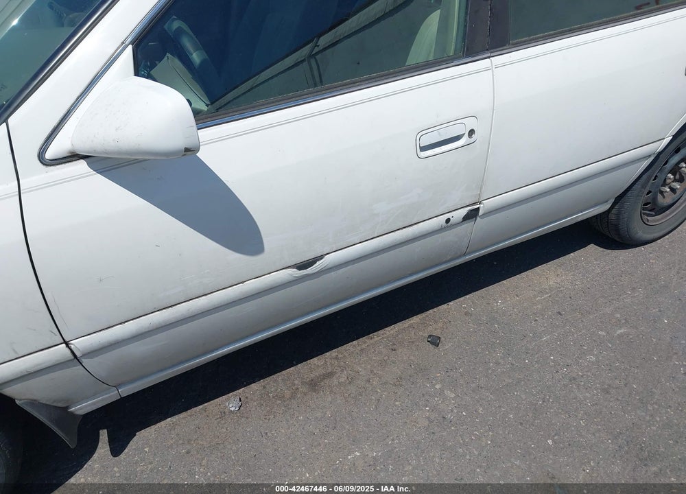 2001 TOYOTA CAMRY CE VIN: 4T1BG22K11U836730