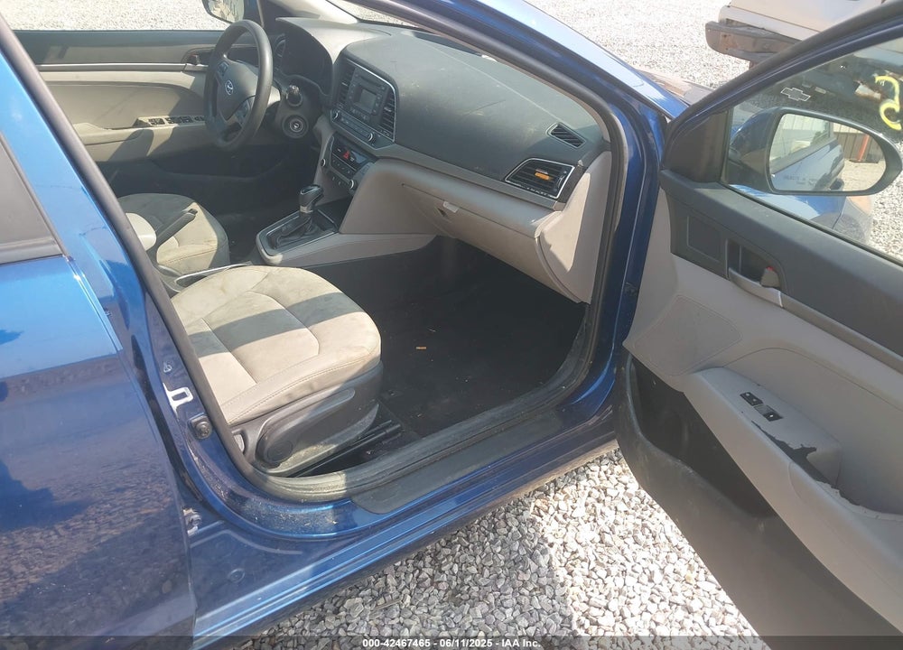 2017 HYUNDAI ELANTRA VIN: 5NPD74LF1HH177000
