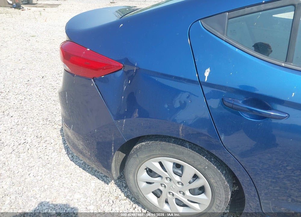 2017 HYUNDAI ELANTRA VIN: 5NPD74LF1HH177000