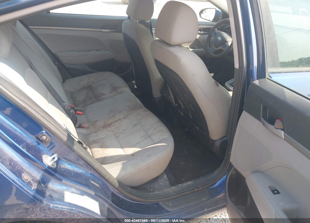 2017 HYUNDAI ELANTRA VIN: 5NPD74LF1HH177000