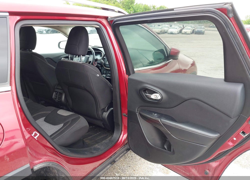 2014 JEEP CHEROKEE VIN: 1C4PJMCB7EW121001