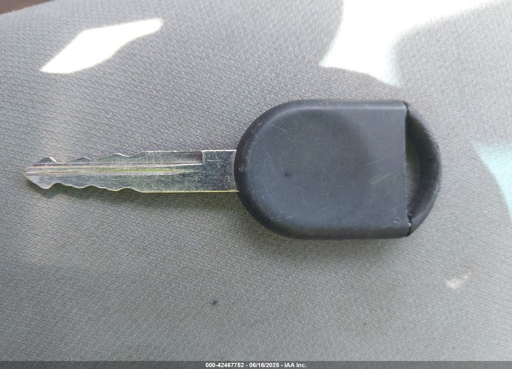 2007 FORD ESCAPE VIN: 1FMYU03127KA20045
