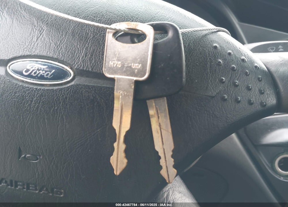 2000 FORD FOCUS LX VIN: 1FAFP33P0YW295695