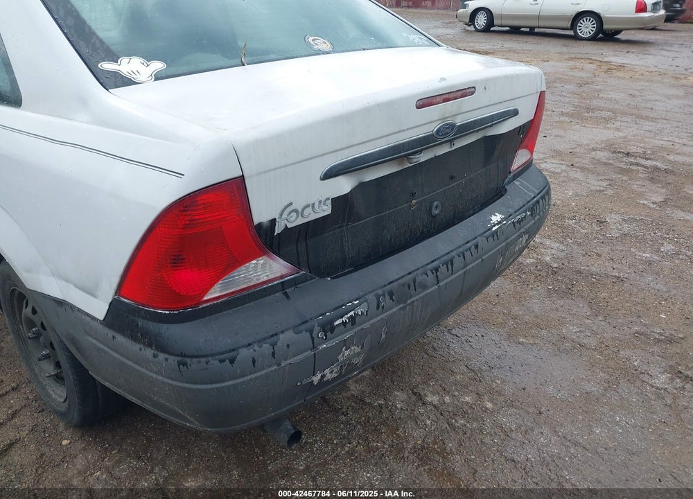 2000 FORD FOCUS LX VIN: 1FAFP33P0YW295695