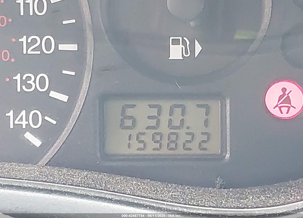 2000 FORD FOCUS LX VIN: 1FAFP33P0YW295695