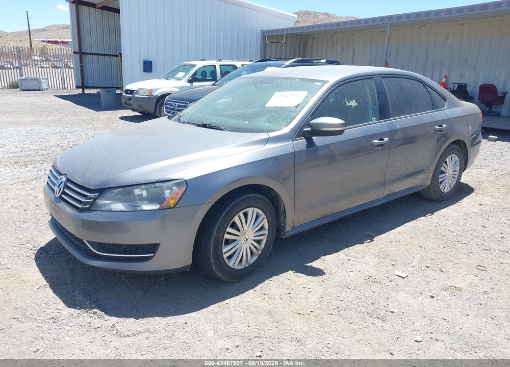 2015 VOLKSWAGEN PASSAT VIN: 1VWAT7A31FC061102