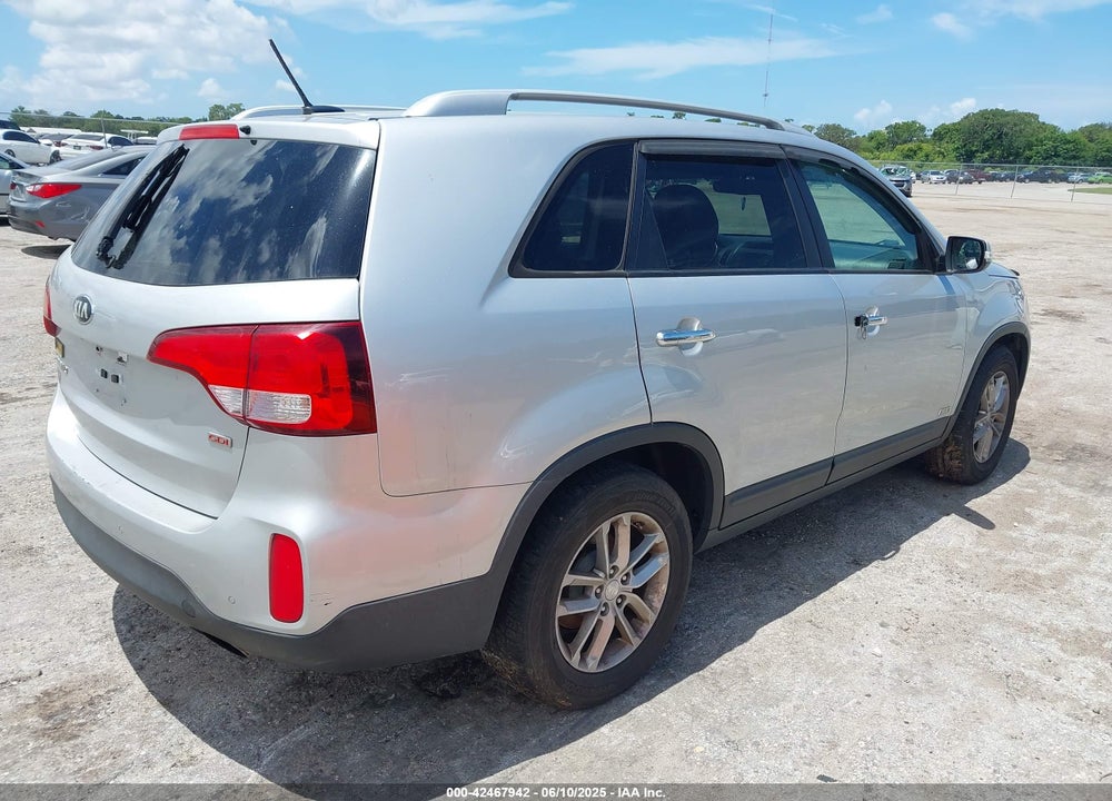 2014 KIA SORENTO LX VIN: 5XYKTCA63EG515533