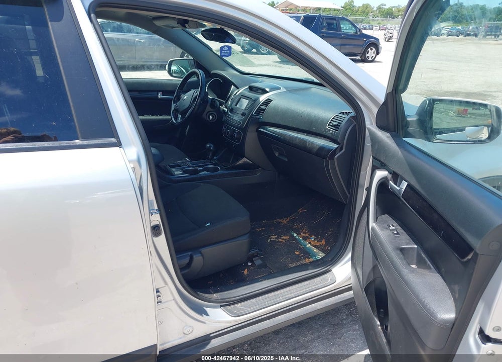 2014 KIA SORENTO LX VIN: 5XYKTCA63EG515533