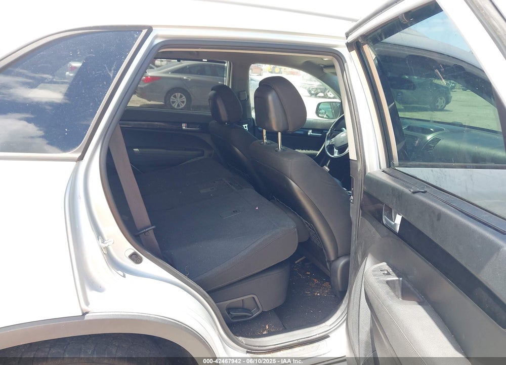 2014 KIA SORENTO LX VIN: 5XYKTCA63EG515533