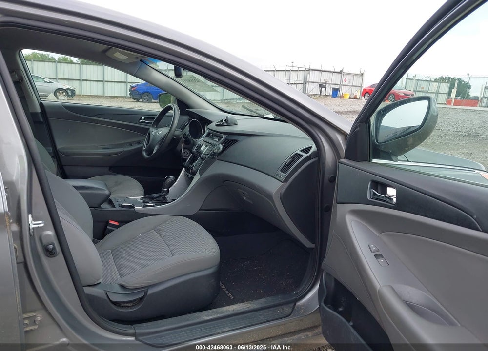 2013 HYUNDAI SONATA VIN: 5NPEB4AC1DH602933