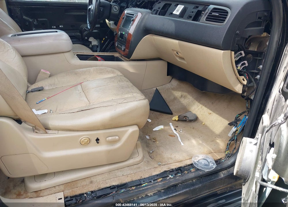 2007 CHEVROLET SUBURBAN 1500 LTZ VIN: 1GNFC16027J205135
