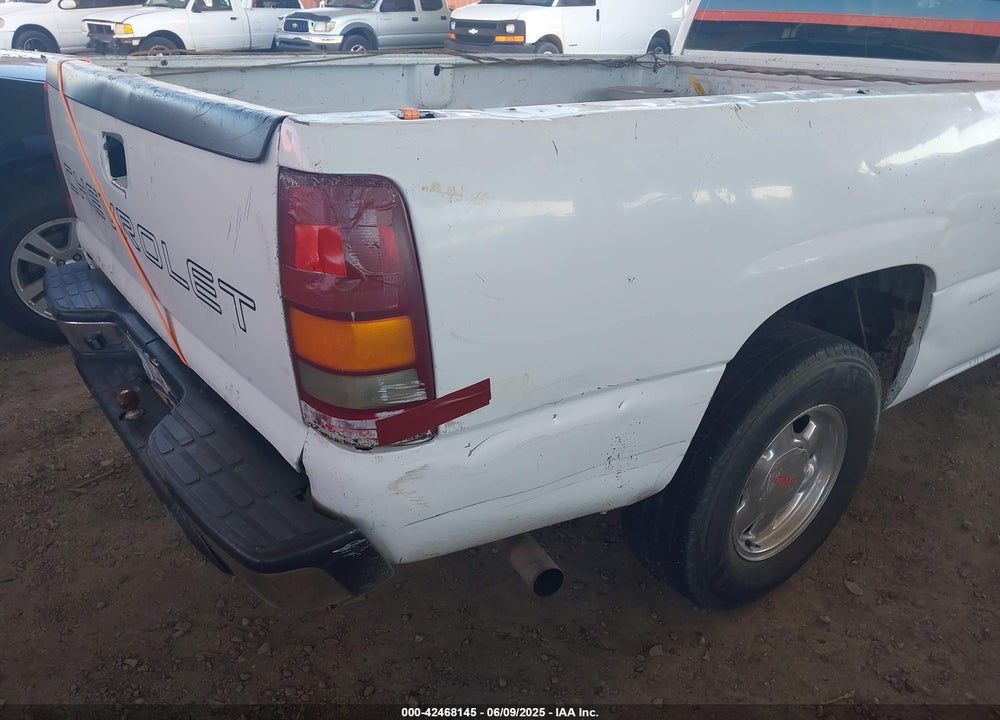 2001 GMC SIERRA 1500 SL VIN: 1GTEC14V81E901114