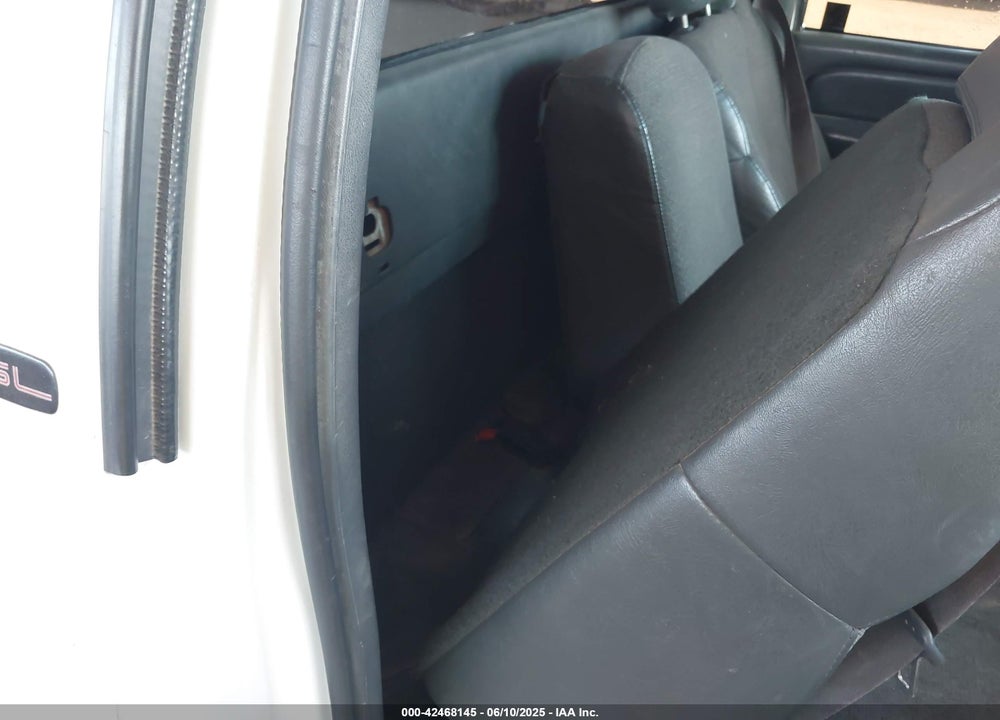 2001 GMC SIERRA 1500 SL VIN: 1GTEC14V81E901114