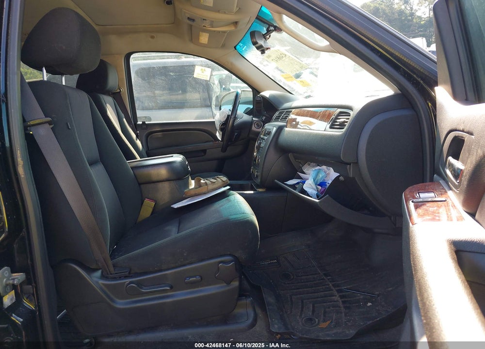 2011 GMC YUKON SLE VIN: 1GKS1AE03BR400254