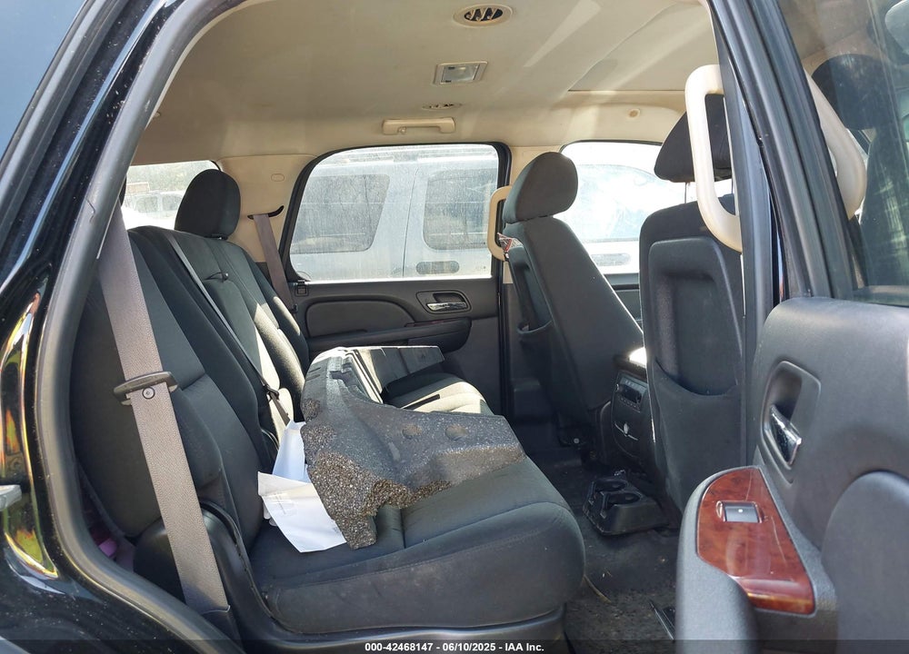 2011 GMC YUKON SLE VIN: 1GKS1AE03BR400254