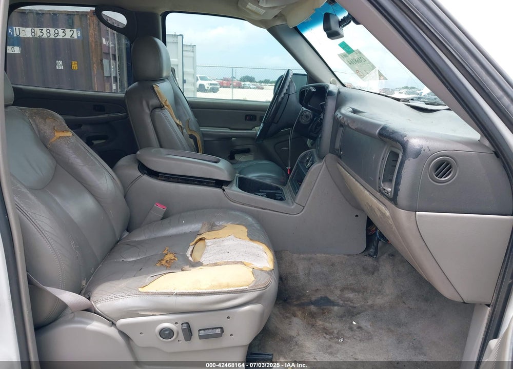 2004 CHEVROLET TAHOE LT VIN: 1GNEC13Z04R250425
