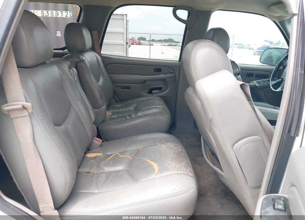 2004 CHEVROLET TAHOE LT VIN: 1GNEC13Z04R250425