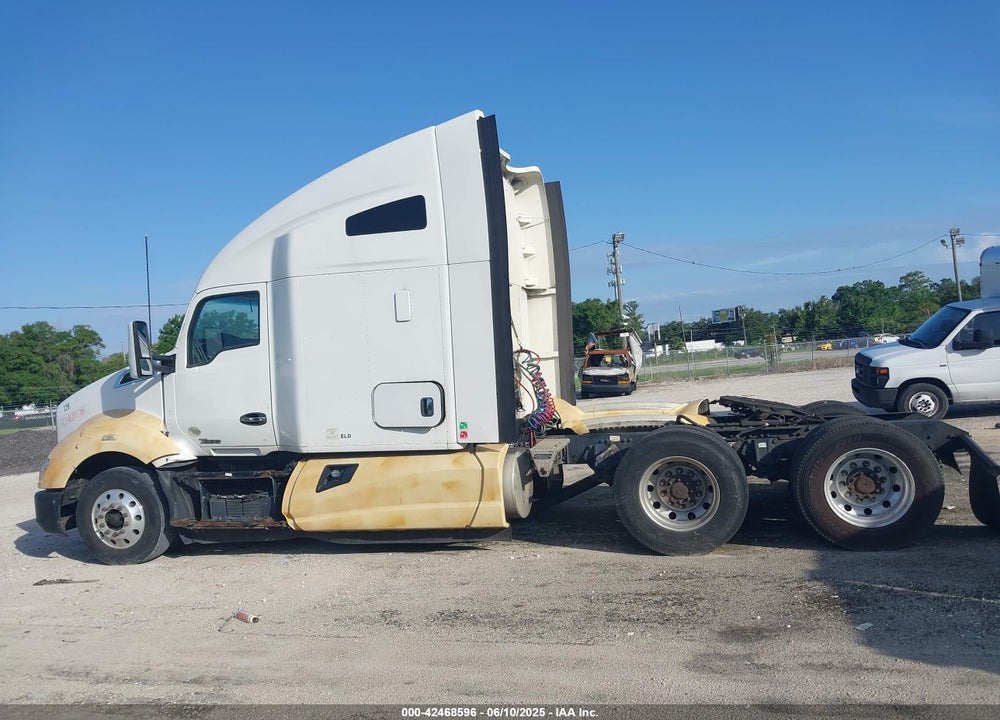 2016 KENWORTH CONSTRUCTION T680 VIN: 1XKYDP9XXGJ444527