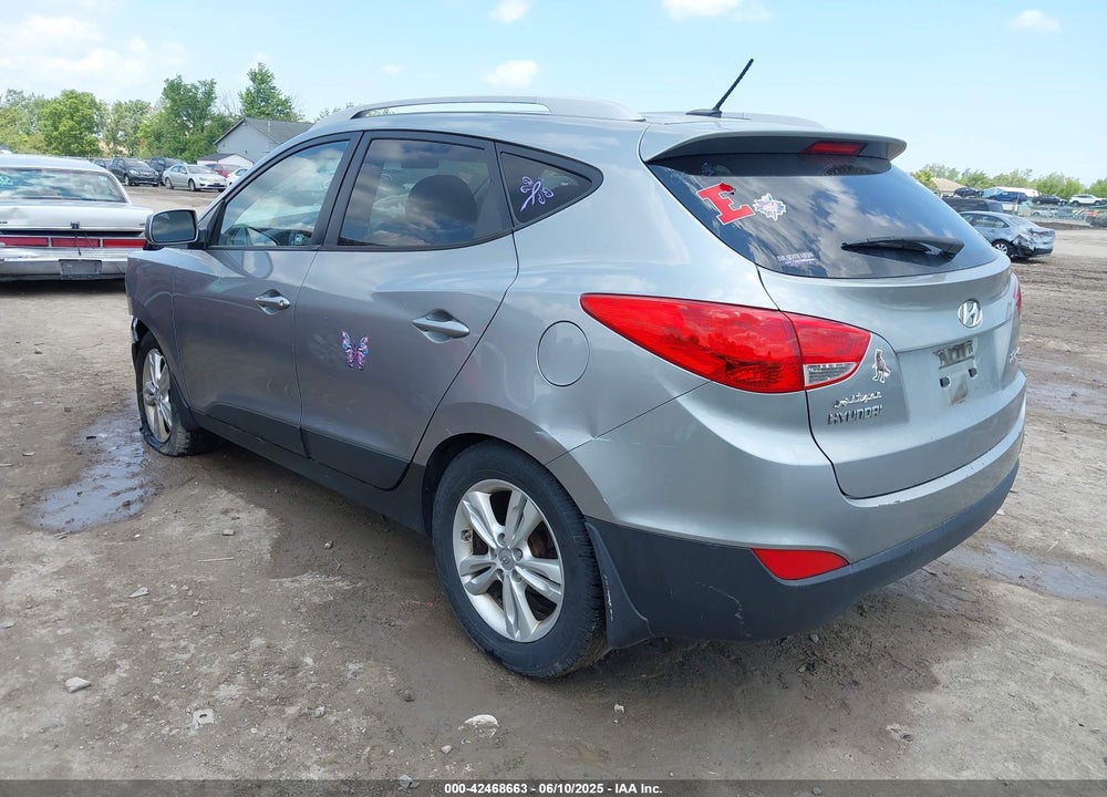 2011 HYUNDAI TUCSON GLS VIN: KM8JU3AC8BU296105