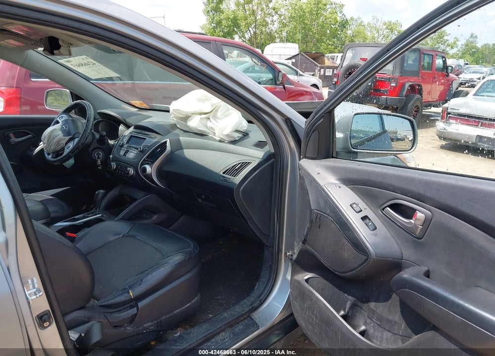 2011 HYUNDAI TUCSON GLS VIN: KM8JU3AC8BU296105