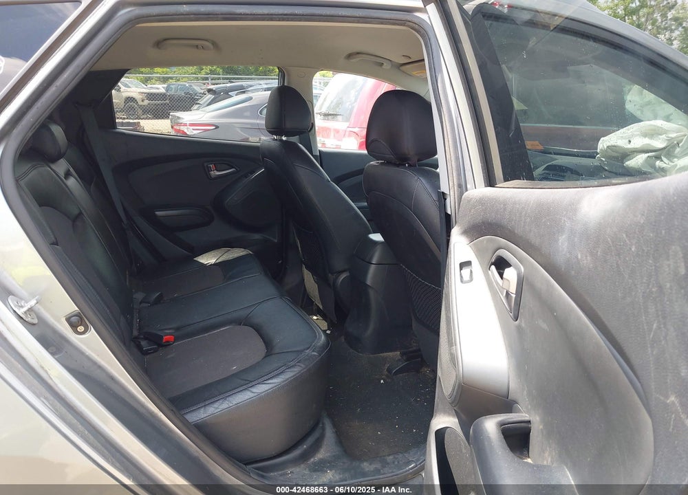 2011 HYUNDAI TUCSON GLS VIN: KM8JU3AC8BU296105