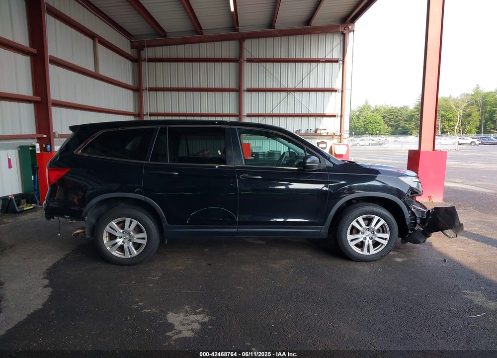2017 HONDA PILOT LX VIN: 5FNYF6H10HB088465