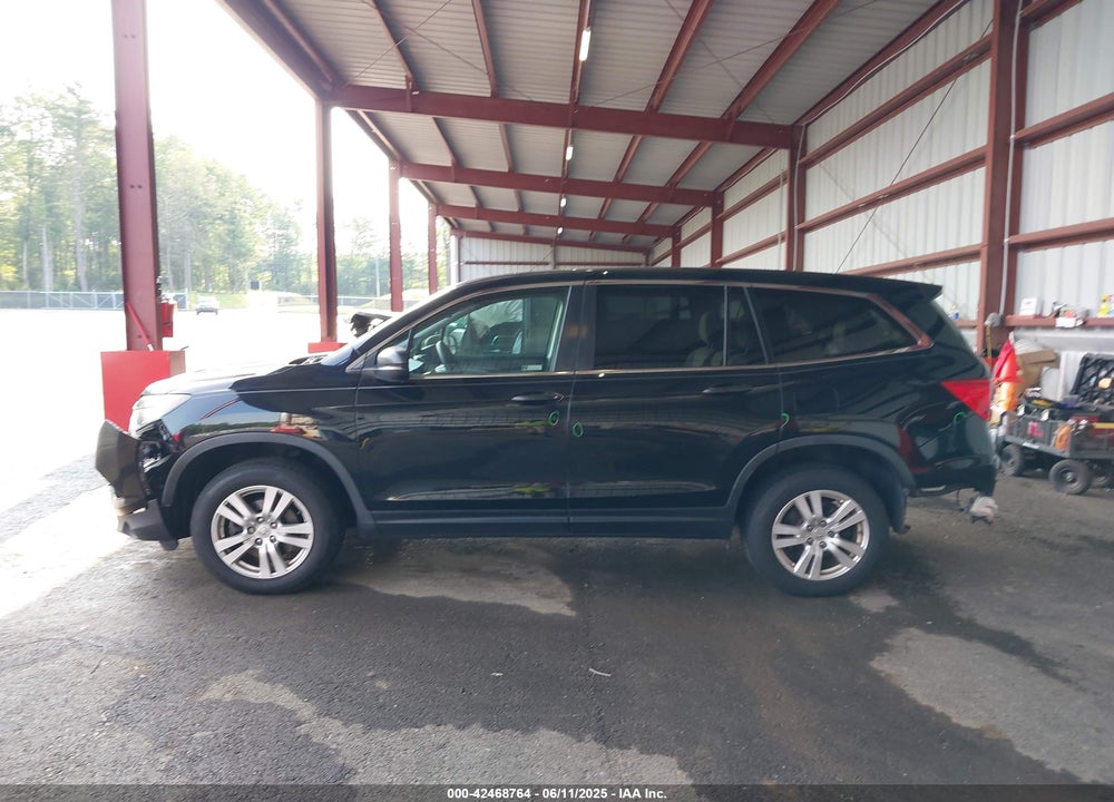 2017 HONDA PILOT LX VIN: 5FNYF6H10HB088465