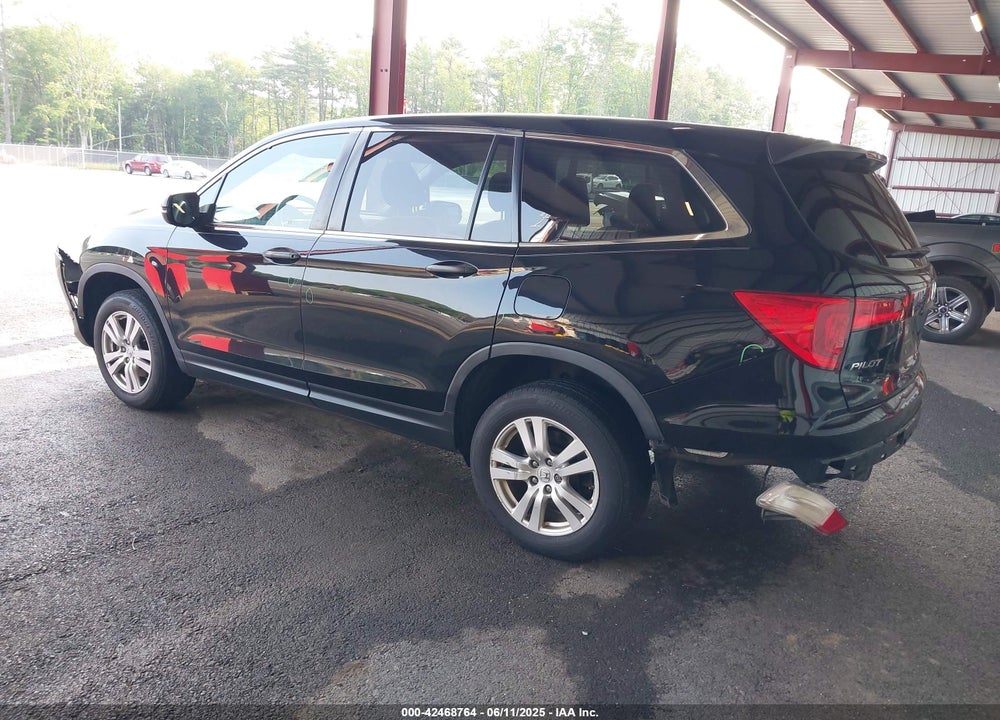 2017 HONDA PILOT LX VIN: 5FNYF6H10HB088465