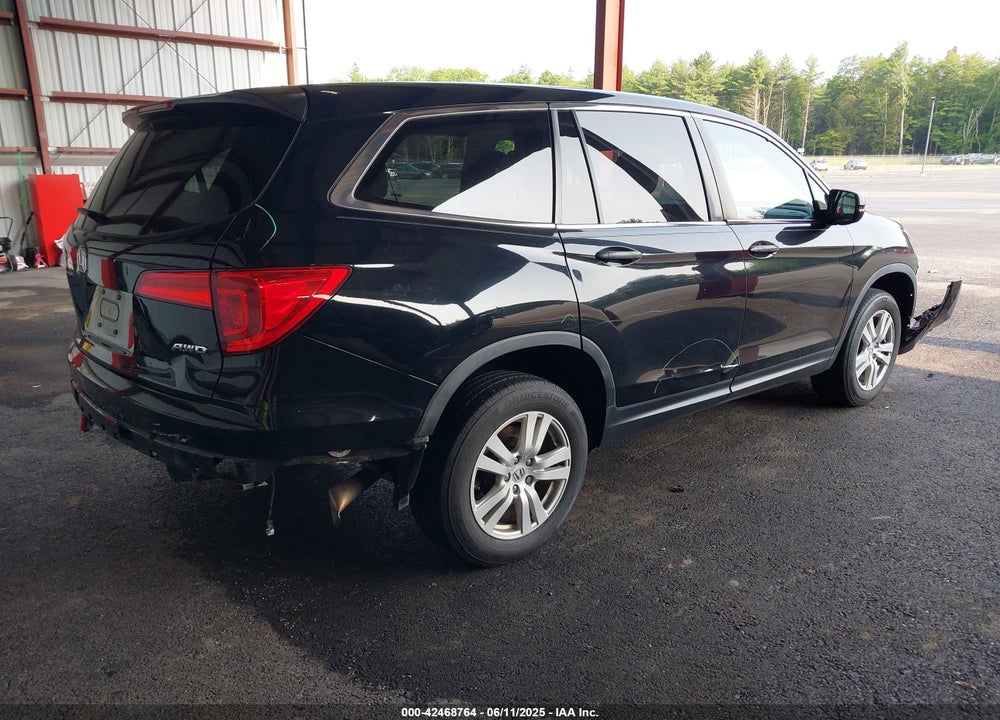 2017 HONDA PILOT LX VIN: 5FNYF6H10HB088465