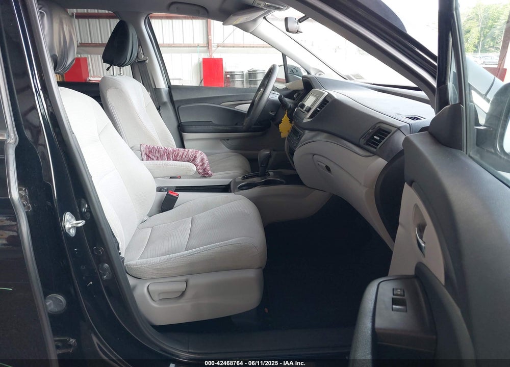 2017 HONDA PILOT LX VIN: 5FNYF6H10HB088465