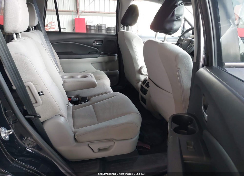 2017 HONDA PILOT LX VIN: 5FNYF6H10HB088465