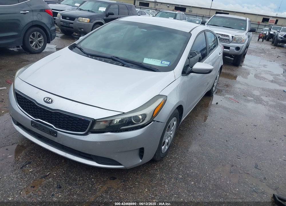 2018 KIA FORTE VIN: 3KPFK4A75JE165560