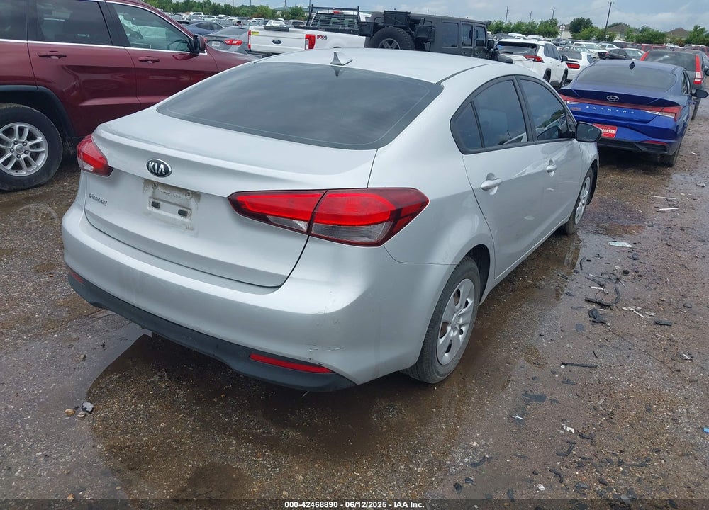 2018 KIA FORTE VIN: 3KPFK4A75JE165560
